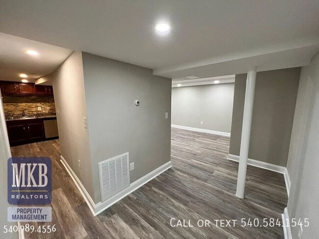 Building Photo - 1813 Oxford Ave SW