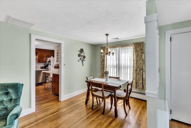 Building Photo - 40 English St