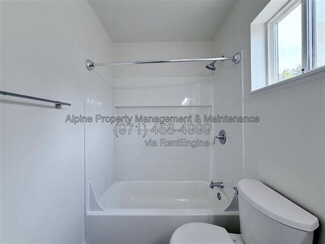 Building Photo - 5238 NE 14th Pl