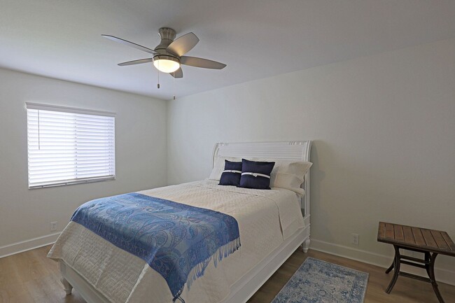 Building Photo - Palm Beach Landings  2885-502A