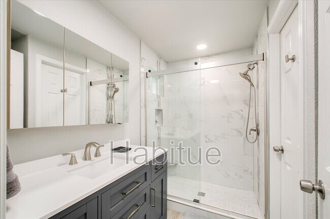 Building Photo - 9025 W Lorinda Dr