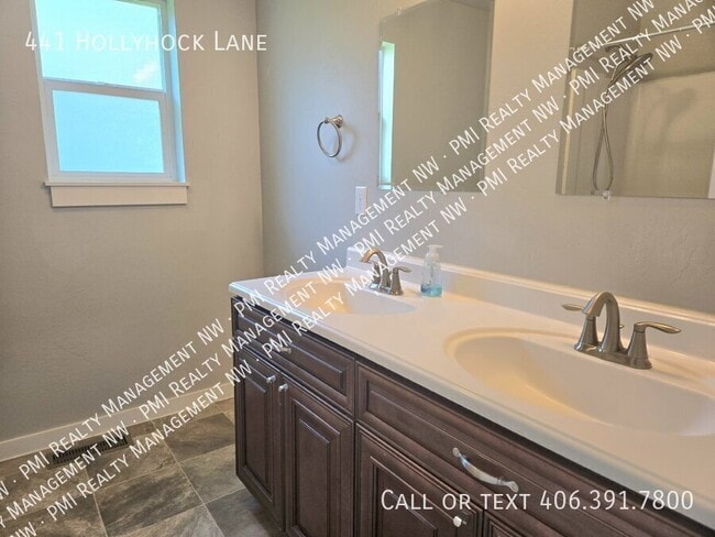 Building Photo - 441 Hollyhock Ln