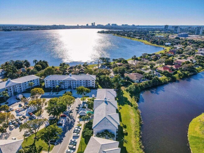 Building Photo - 3520 Whitehall Dr