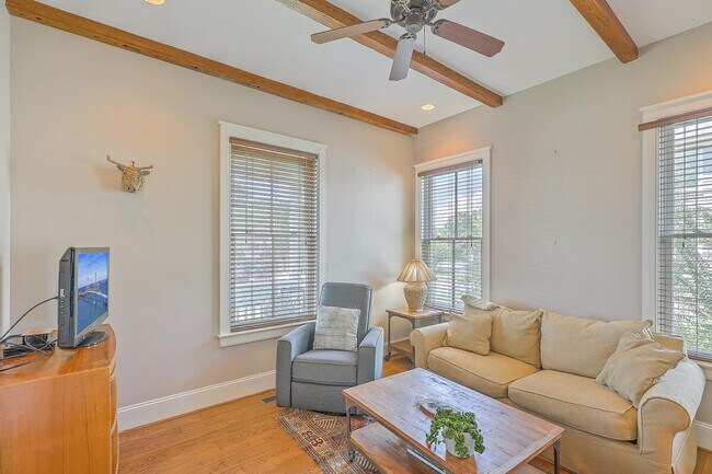 Building Photo - 1624 Diddy Dr