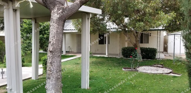 Building Photo - 3 BEDROOM 2 BATHROOM IN PHOENIX WITH TONS ...