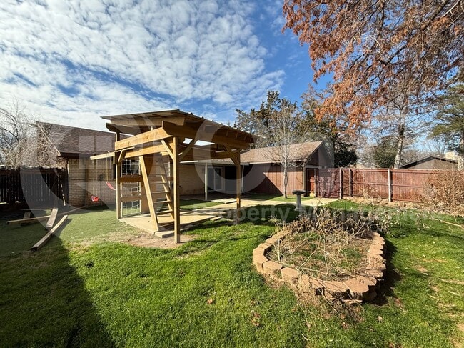 Building Photo - 69 Lakewood Dr