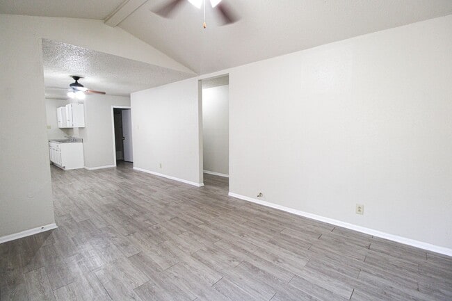 Building Photo - 2915 Christian Dr