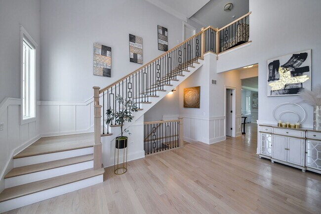 Building Photo - 2447 Sharon Ct
