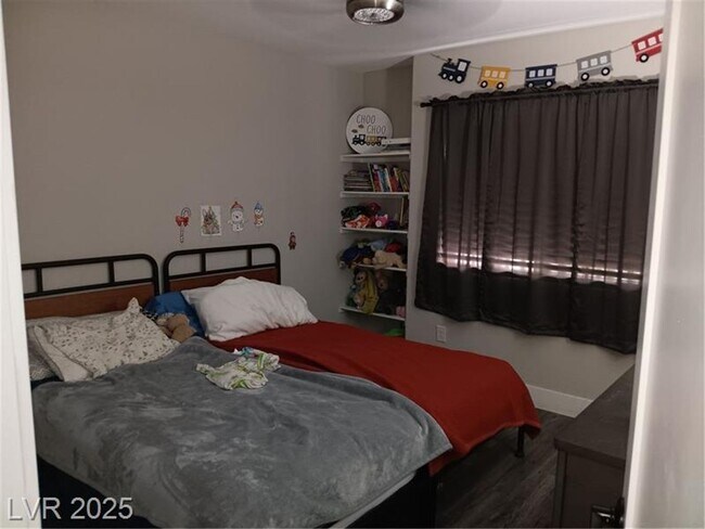Building Photo - COMING SOON! NORTHWEST GEM! SPACIOUS HOME ...