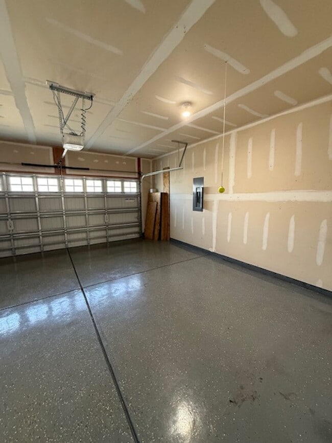 Building Photo - Beautiful 4BR Home in Shadow Moss – Available Now!