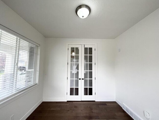 Building Photo - 9729 Fira Ln