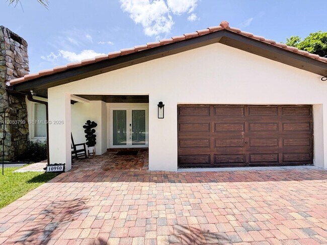 Building Photo - 10950 SW 40 Ct