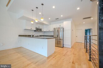 Building Photo - 1328 Maryland Ave NE