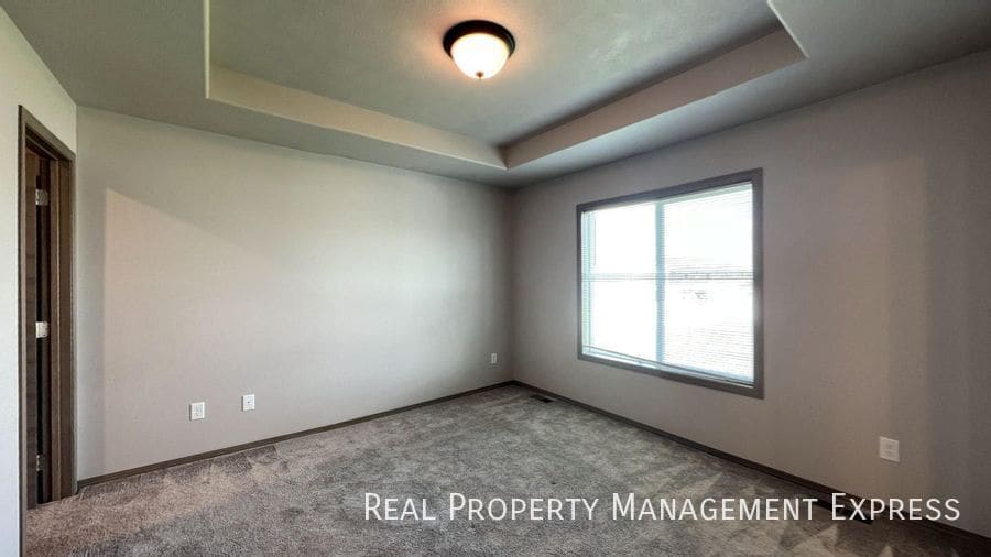 Building Photo - 3 Bed 2.5 Bath Townhome