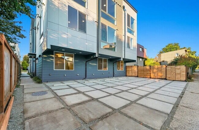 Building Photo - 2441 NW 61st St