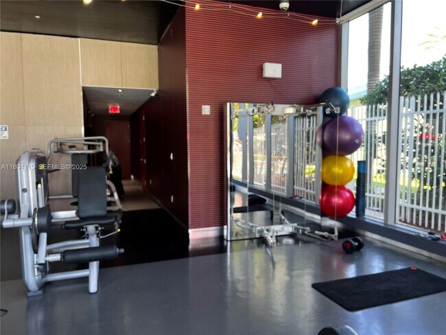 Building Photo - 2600 E Hallandale Beach Blvd