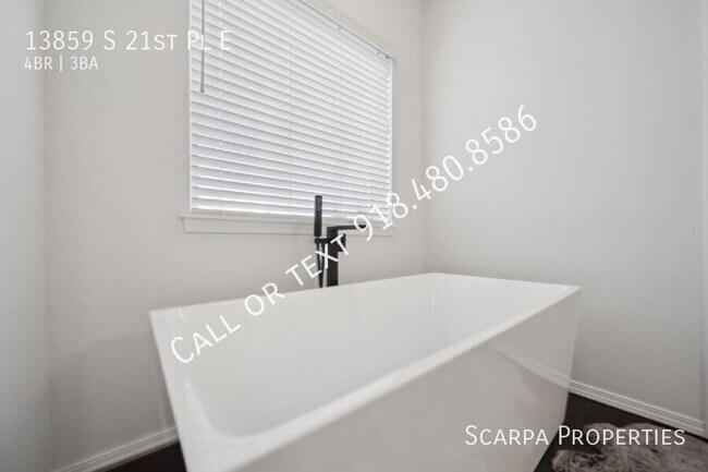 Building Photo - 13859 S 21st Pl E