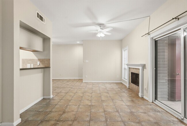 Building Photo - 2025 Augusta Dr