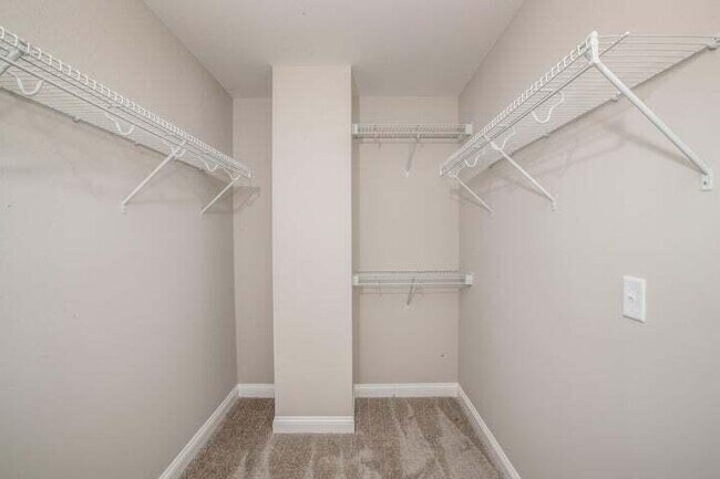 Building Photo - 932 Camden Ct