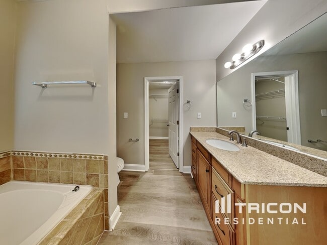 Building Photo - 220 Pepperdine Way