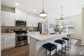 Building Photo - Pet Friendly Three Bedroom Townhome