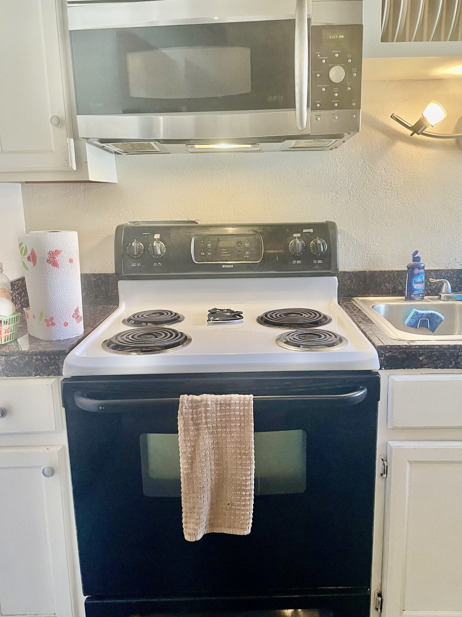 Kitchen - 351 E Thomas Rd