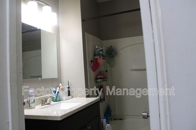 Building Photo - 130 Parsons St