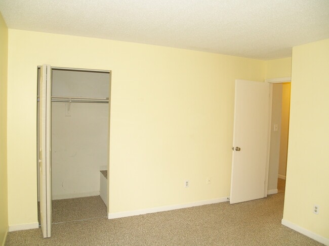 Building Photo - 8907 Hunter Ridge Dr