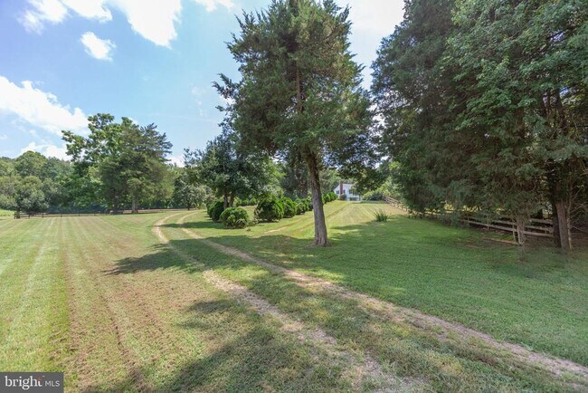 Building Photo - 18136 Pepmeier Hill Rd