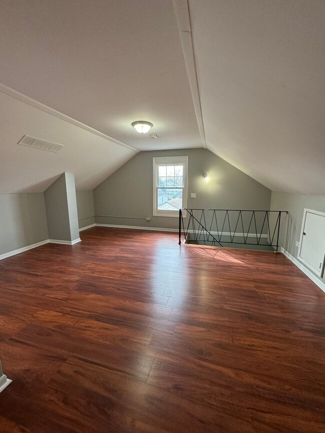 Building Photo - 2 Bedroom 1 Bathroom House in Calumet City...