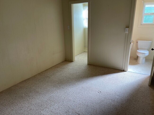 Building Photo - David Avenue (1211)