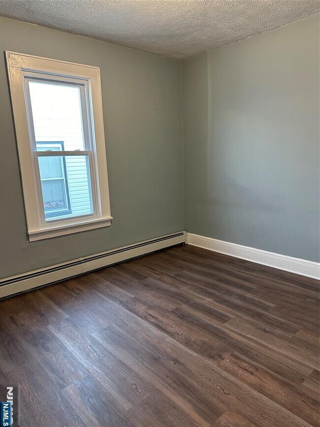 Building Photo - 122-124-124 Buffalo Ave