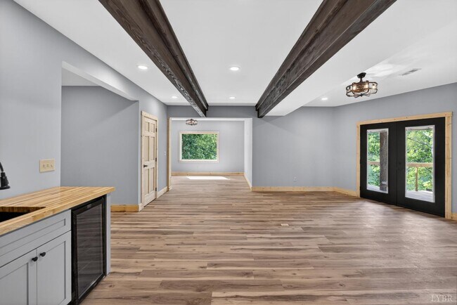 Building Photo - 308 Acres Ct