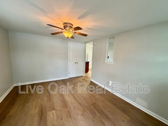 Building Photo - 2110 Pretty Lake Ave