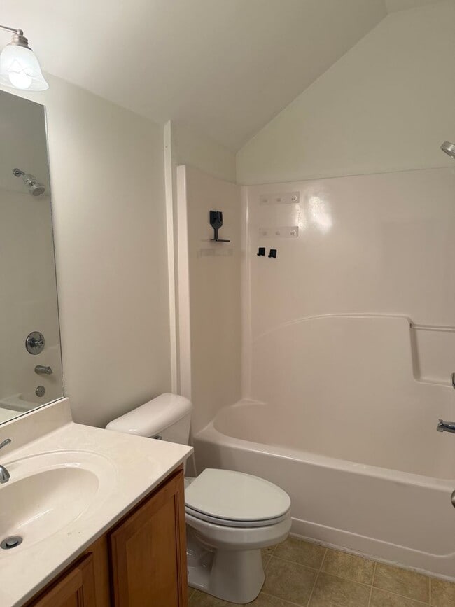 Building Photo - Close to Percy Priest Lake