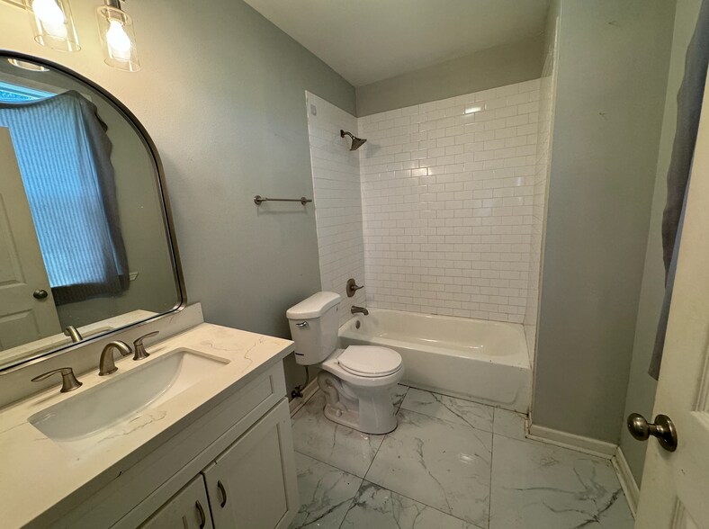 Building Photo - 1203 S 15th St