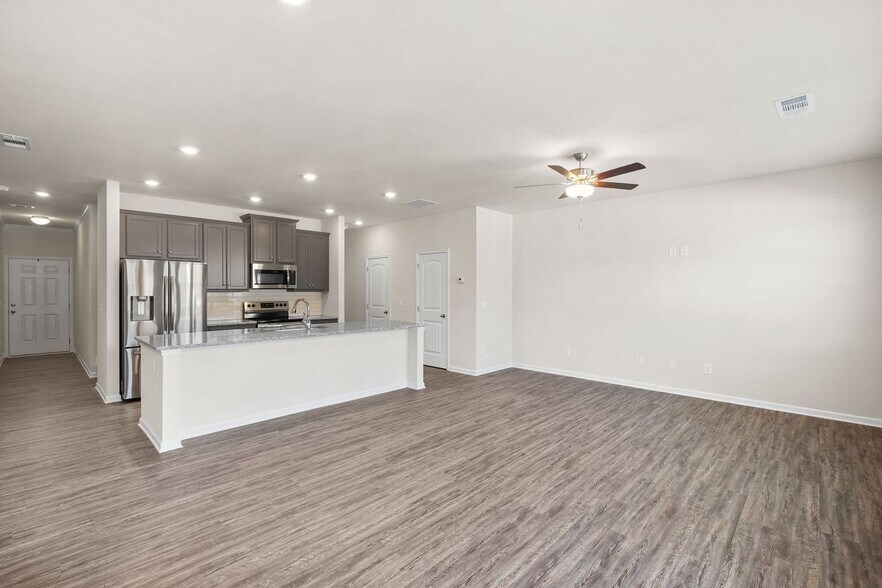 Building Photo - 384 Whitetail Cir