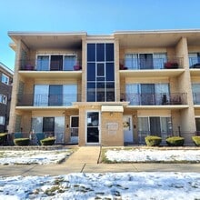 Building Photo - 10332 S Komensky Ave