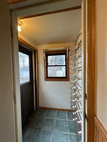 Building Photo - 711 Napoleon St