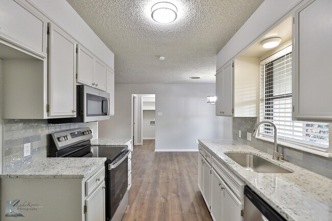 Building Photo - 4350 Bluebonnet Ct