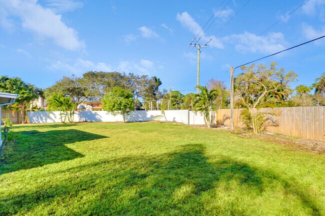 Building Photo - 125 Arrowhead Cir