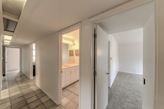 Building Photo - SANDIA HEIGHTS EXECUTIVE RENTAL 2+Story 3B...