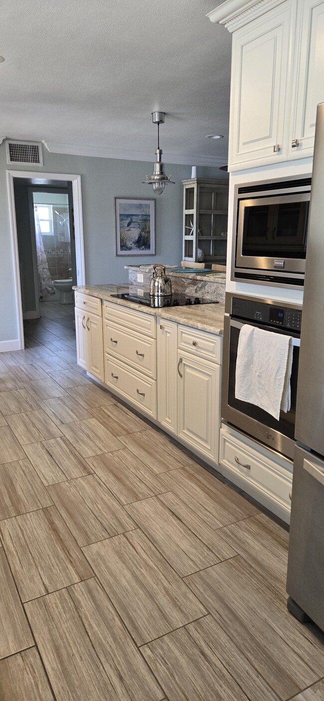 Building Photo - 1801 El Rio Dr