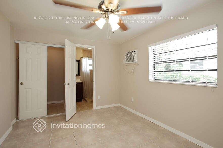 Building Photo - 3207 SW 48th Ave