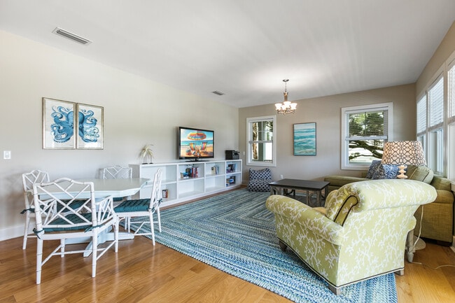 Building Photo - 681 Ocean Palm Way