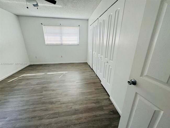 Building Photo - 215 NW 35th Ave