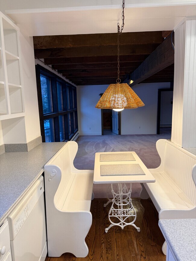 Building Photo - 75 Pine St