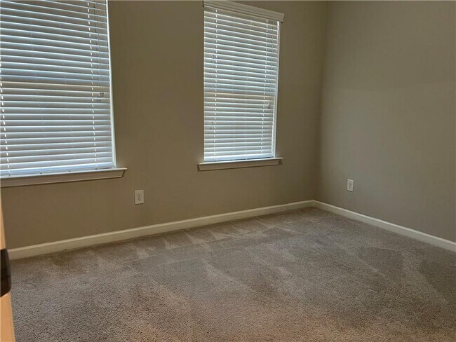 Building Photo - 363 Commons Ave