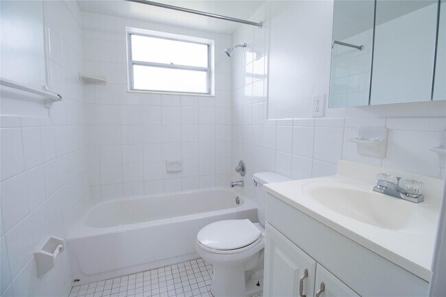 Building Photo - 1505 SW 2nd St