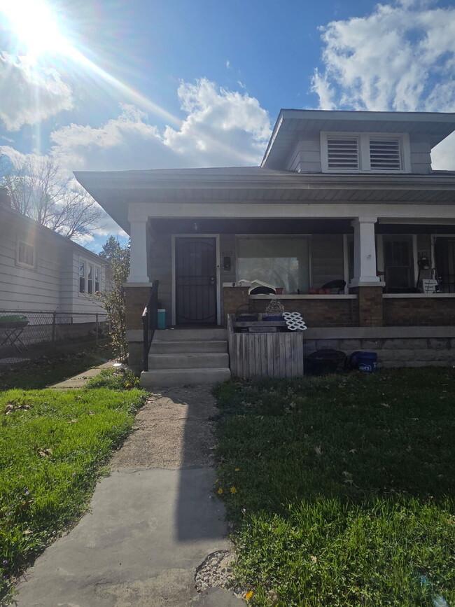 Building Photo - 810 N Bradley Ave